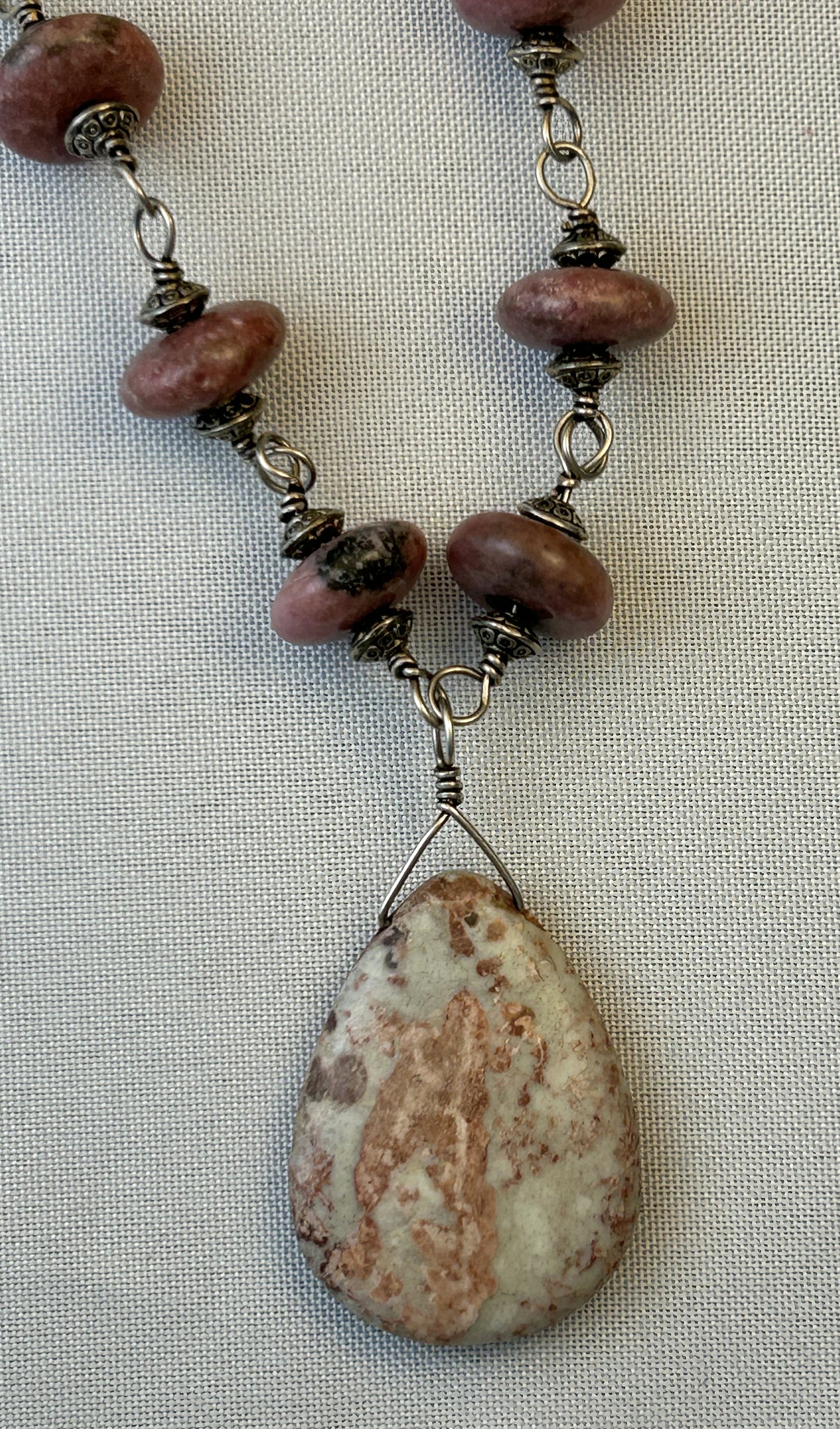 Mauve Lacy Agate Pendant Necklace