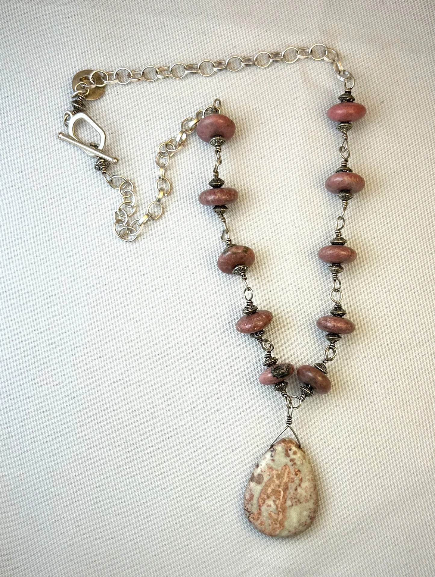 Mauve Lacy Agate Pendant Necklace
